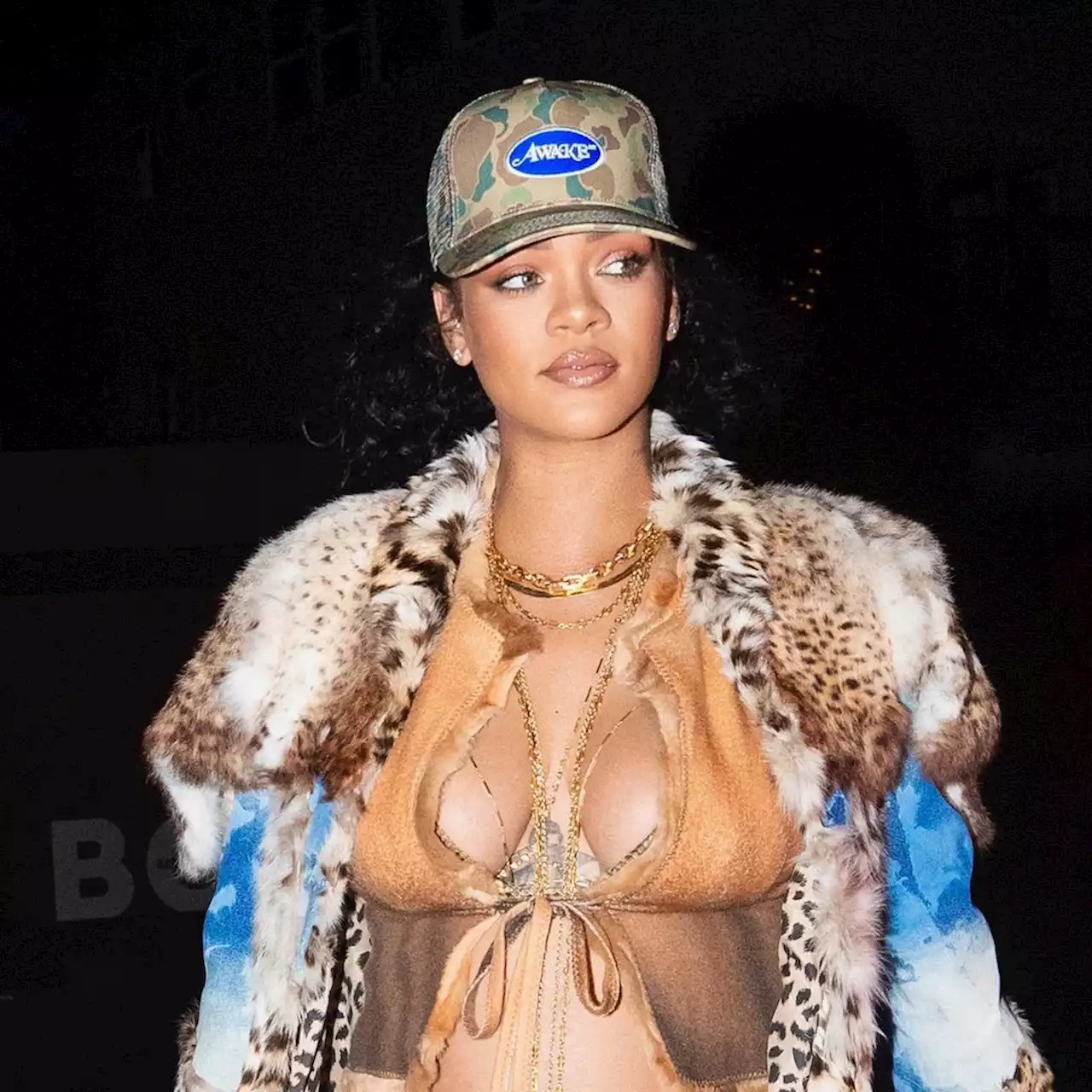 Allow Pregnant Rihanna to Capture Your Heart During Stylish Night Out - E! Online