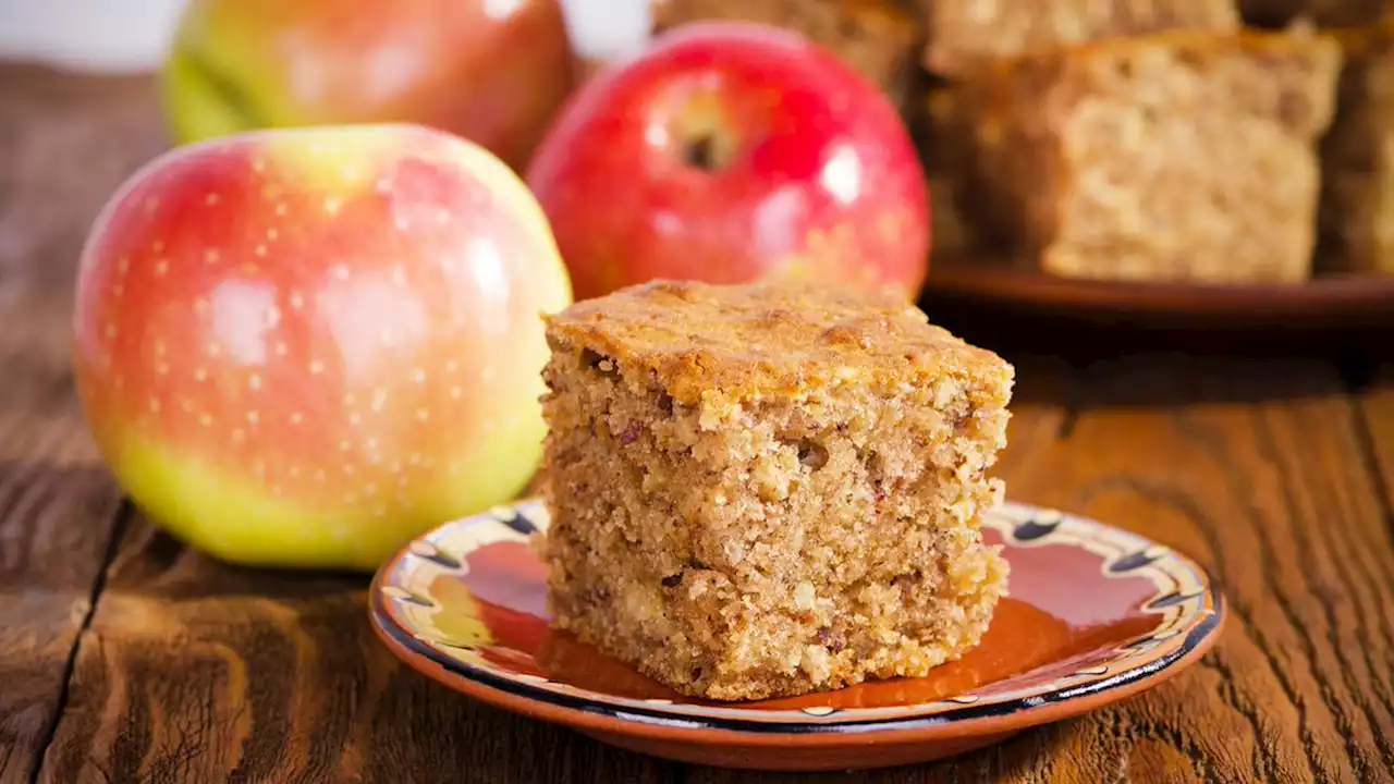 In 15 Minuten fertig! Diese fluffig-saftigen Apfel-Blondies sind zum Dahinschmelzen