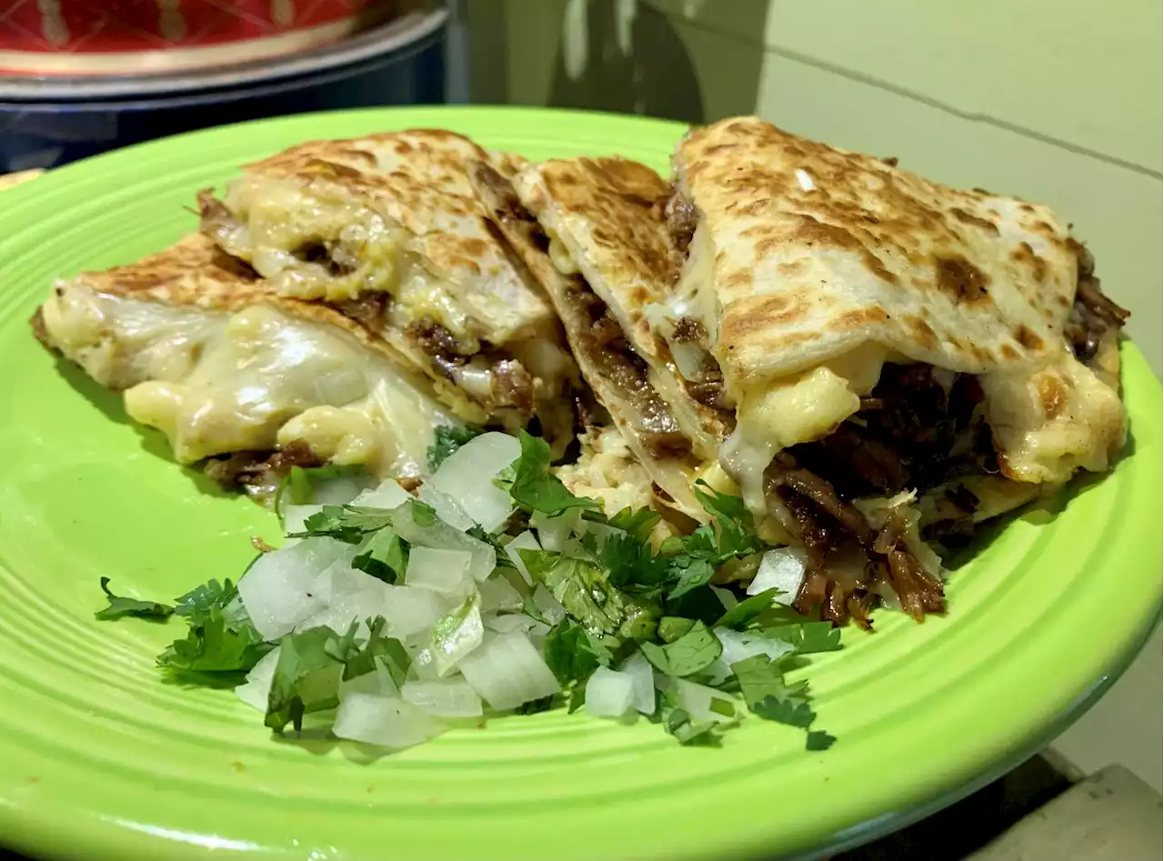 Alison Cook: Cobo’s Que brisket boudin mac-and-cheese quesadilla is pure Houston genius