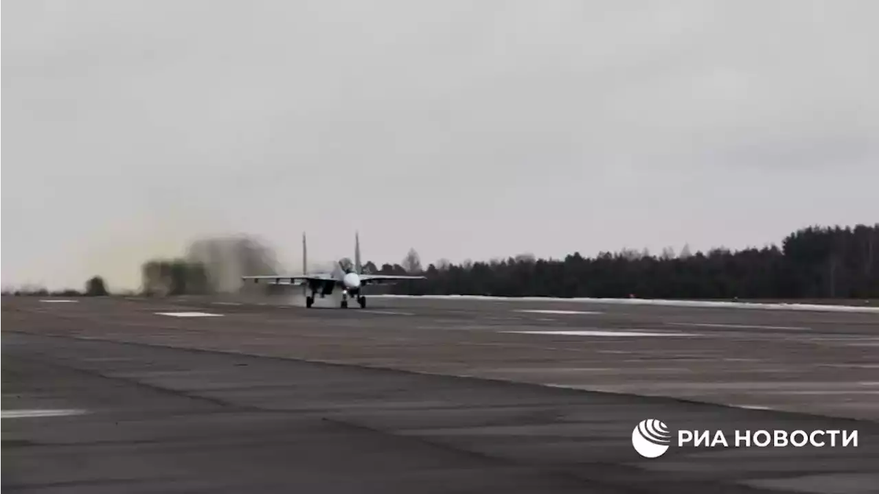 Су-35 ВВО перехватилинарушителя на ученияхСоюзная решимость-2022 - РИА Новости, 16.02.2022