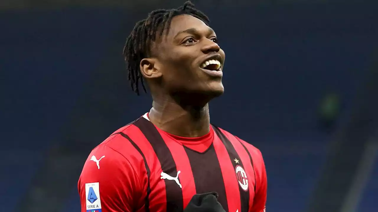 Milan, Leao premiato a Milanello per le 100 presenze: &quot;Spero di vincere qualcosa di importante quest&#39;anno&quot;