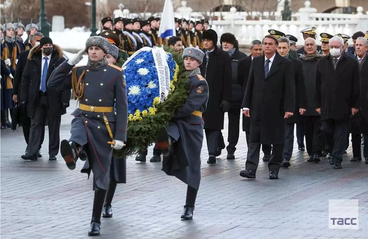 Президент Бразилии возложил венок к Могиле Неизвестного Солдата у кремлевской стены