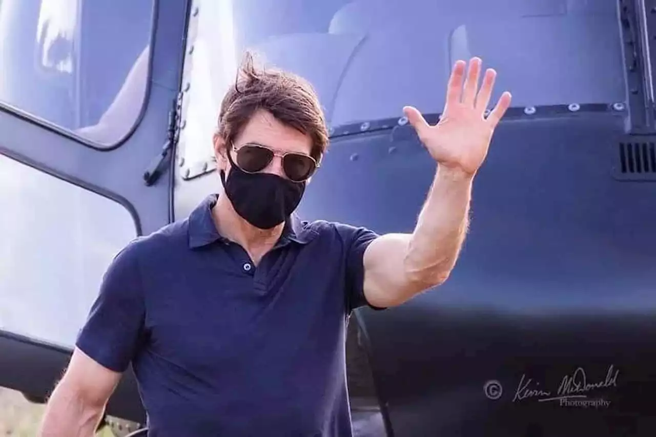 PICS: Tom Cruise finally makes an appearance to greet fans in Hoedspruit