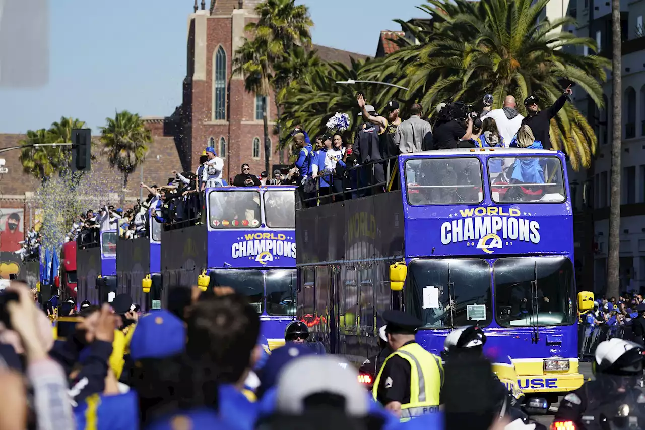 Rams fans cheer Super Bowl champs at LA victory parade