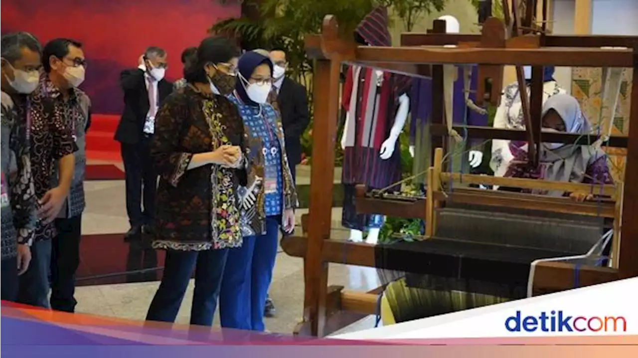 Wow! Tenun Made In Gresik Dilirik Christian Dior, Mejeng di Forum G20