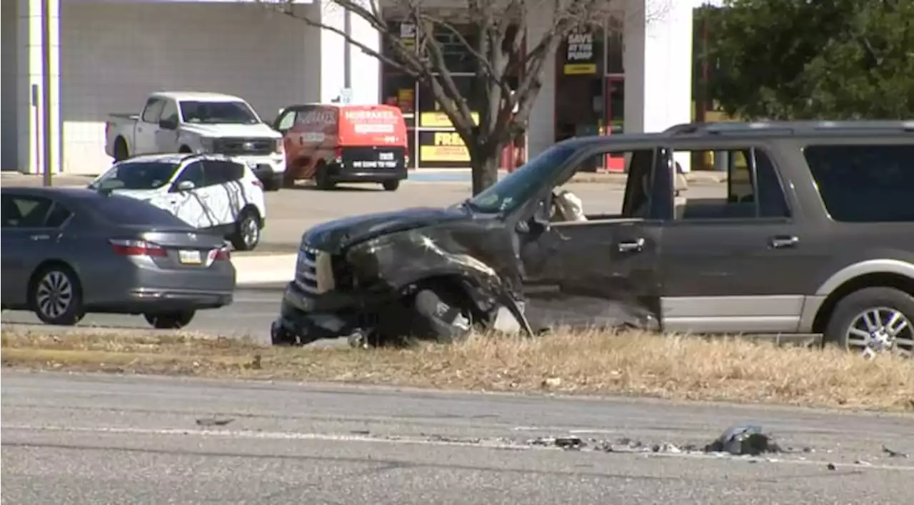 Bicyclist hit during crash at Northwest Side intersection; SUV driver detained for erratic behavior, police say