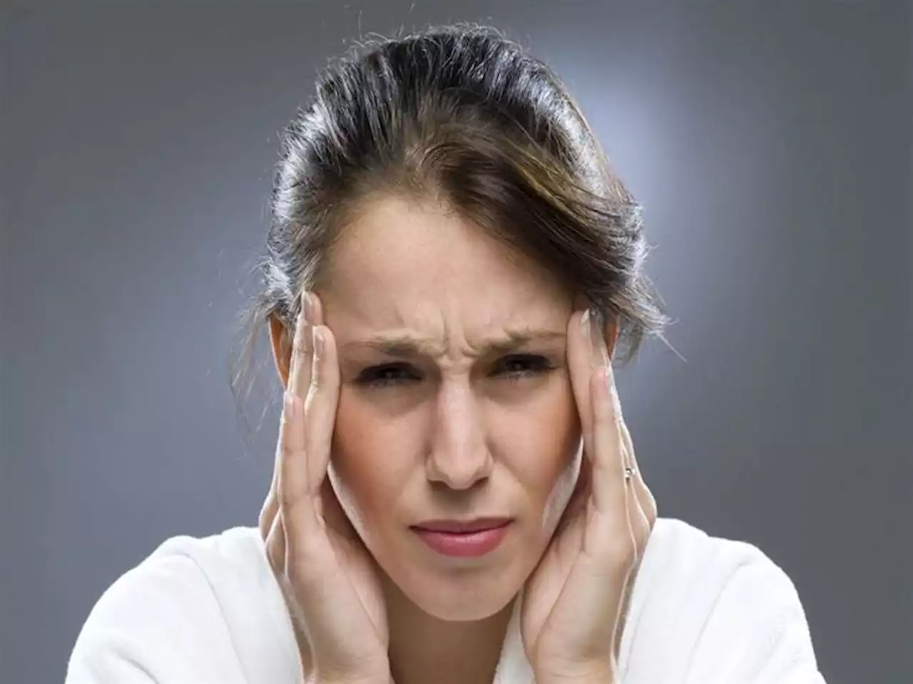 احذر.. 3 علامات تدل على أن صداعك ناتج عن عدوى أوميكرون