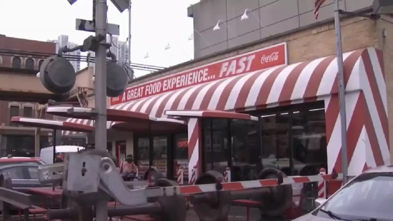 Fast Track, West Loop Hot Dog ‘Institution,' Closes Permanently