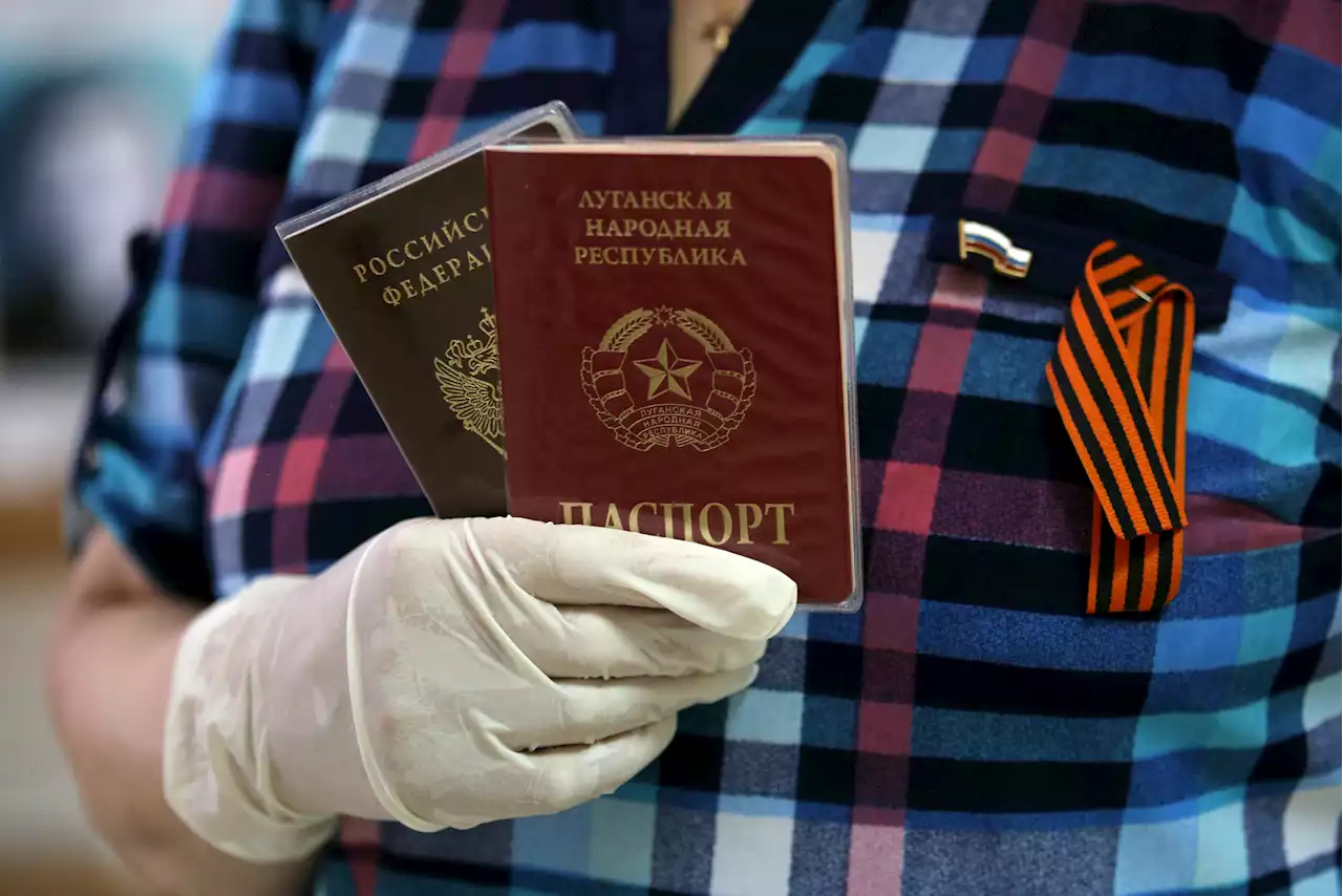 With Expedited Passports, Russia Extending Clout in Ukraine for Years