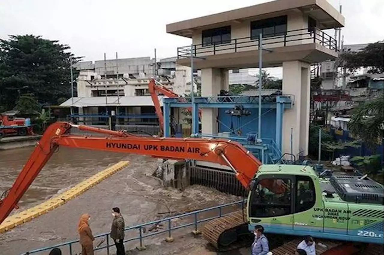 Pintu Air Pasar Ikan Naik Siaga 2, Waspadai Banjir