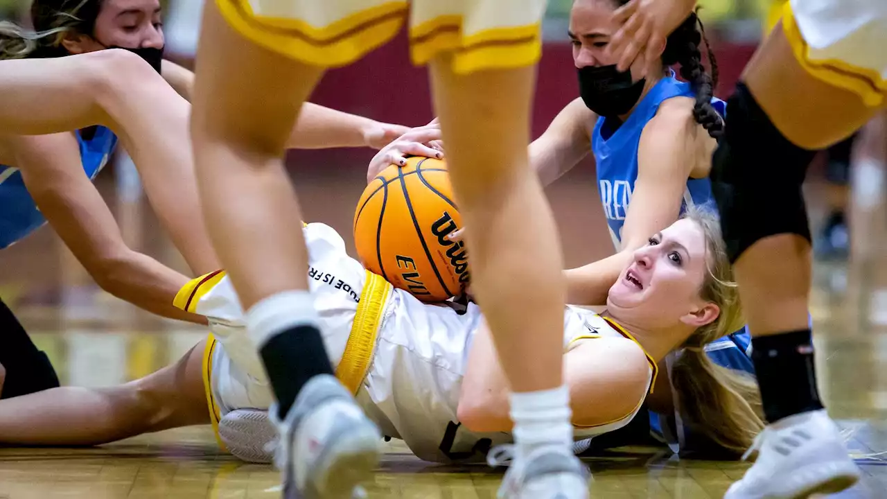 Salpointe beats Pueblo in playoff opener; Sabino punches ticket to soccer final (with scores)