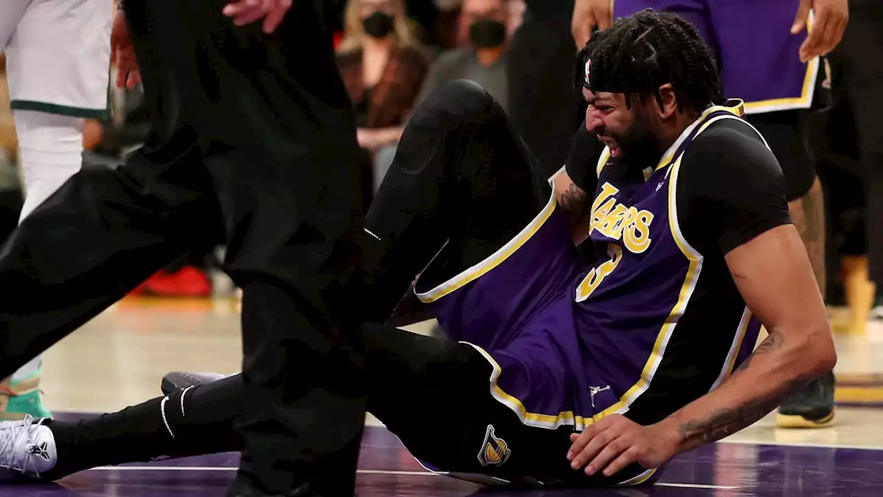 Lakers' Anthony Davis leaves game with badly rolled right ankle against Jazz