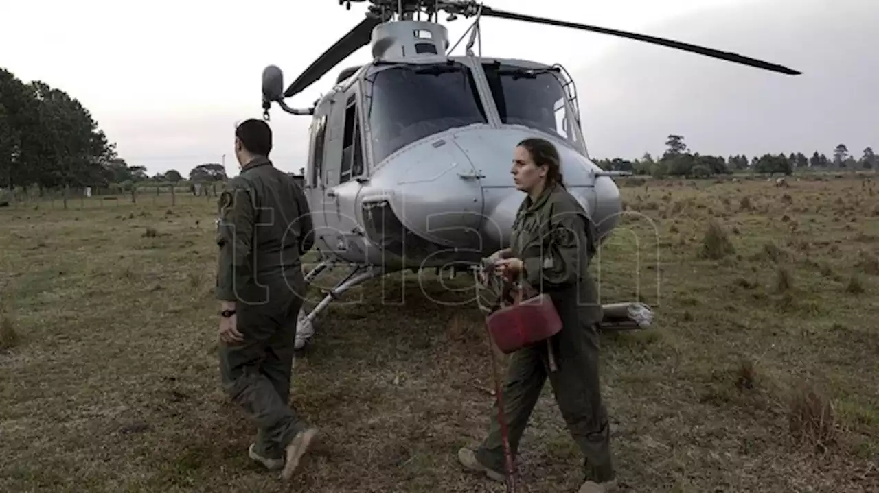 Entre el humo, los helicópteros monitorean y despliegan brigadistas en Corrientes