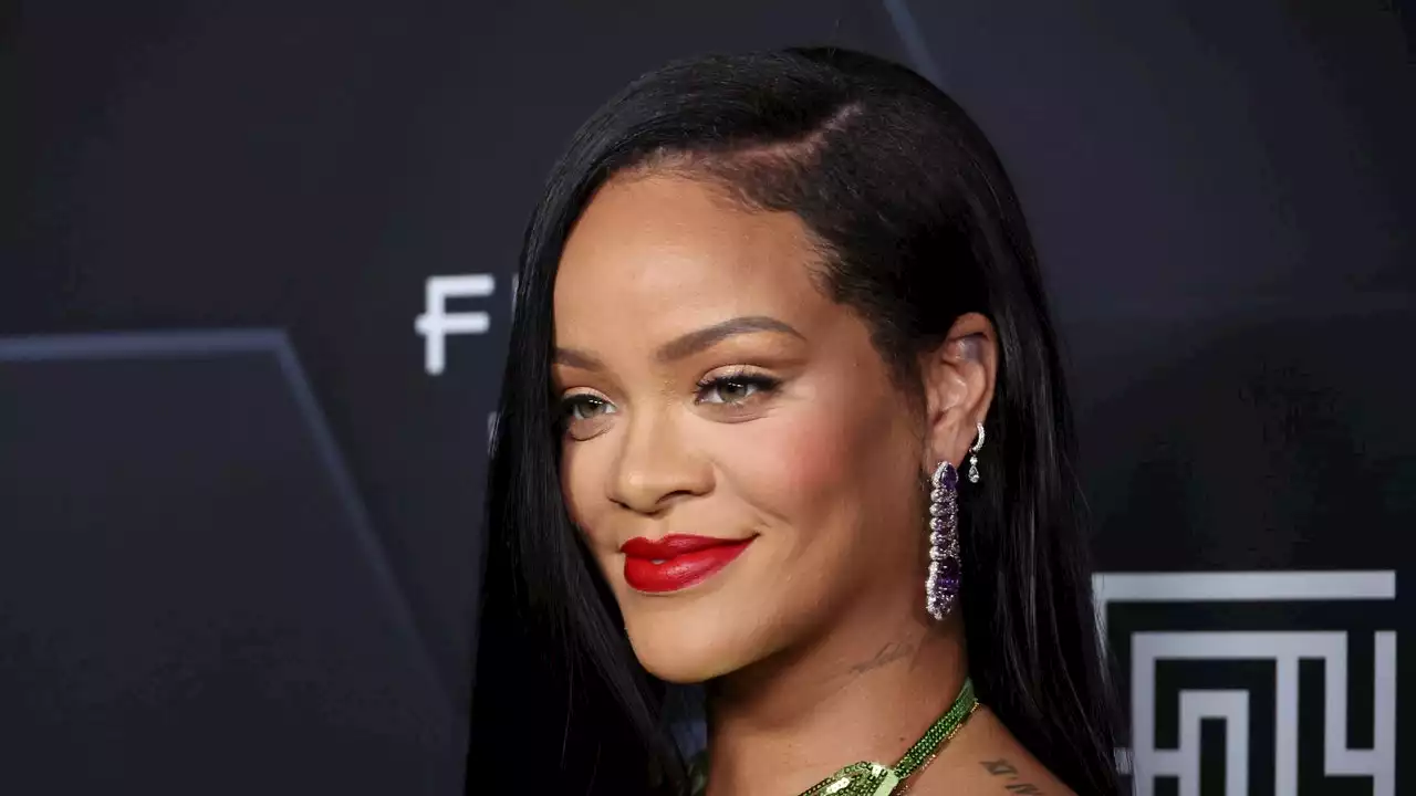 Rihanna Is Working This Short Manicure