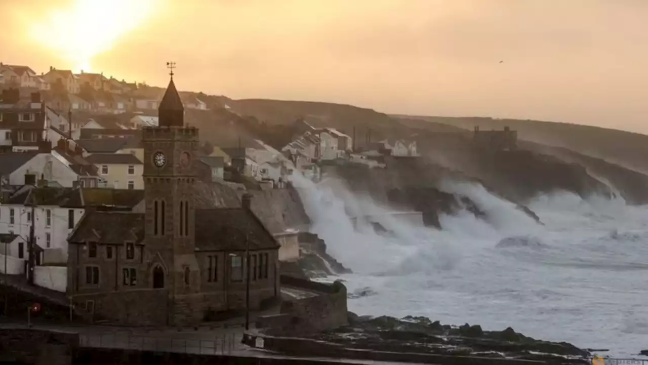 Storm Eunice batters Britain and Ireland, warning issued for London