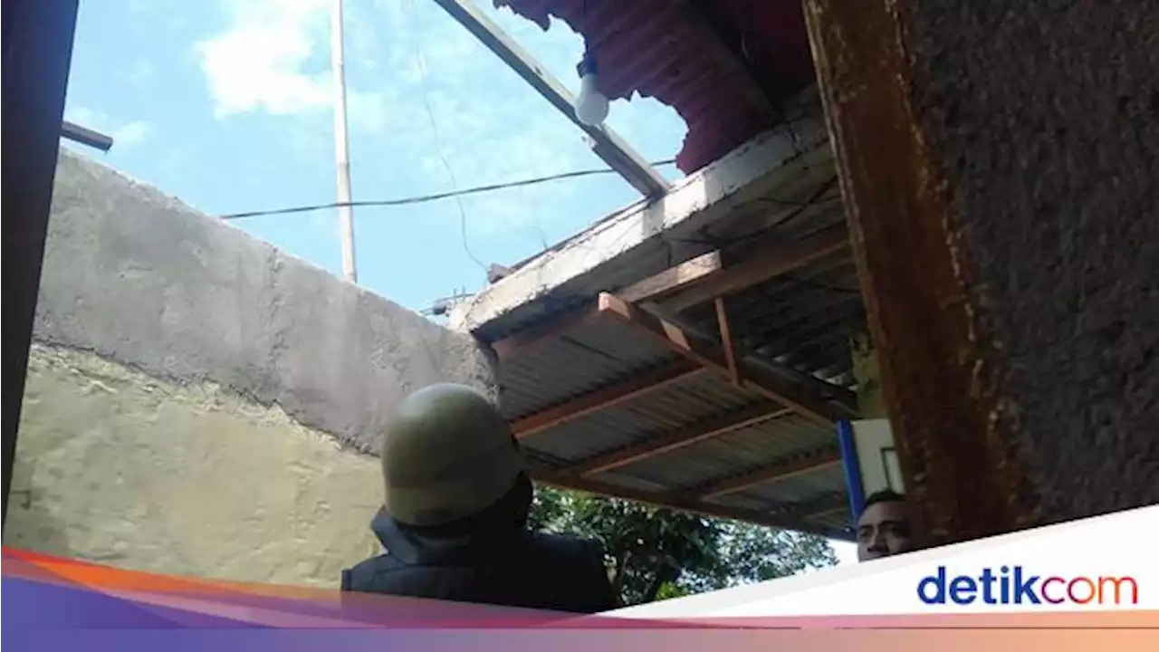 Dua Rumah di Kota Bogor Rusak Akibat Diguyur Hujan Deras