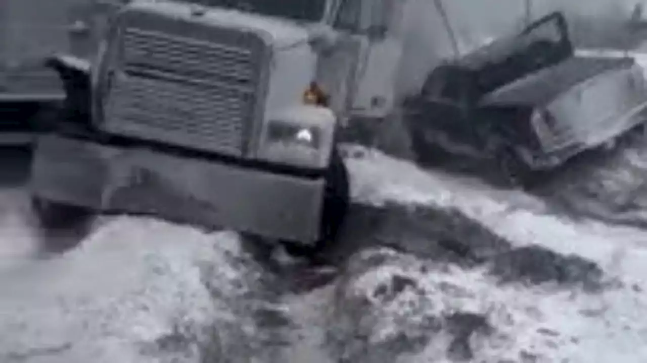 I-39 shut down after 100 vehicle pile-up near El Paso, Illinois: police