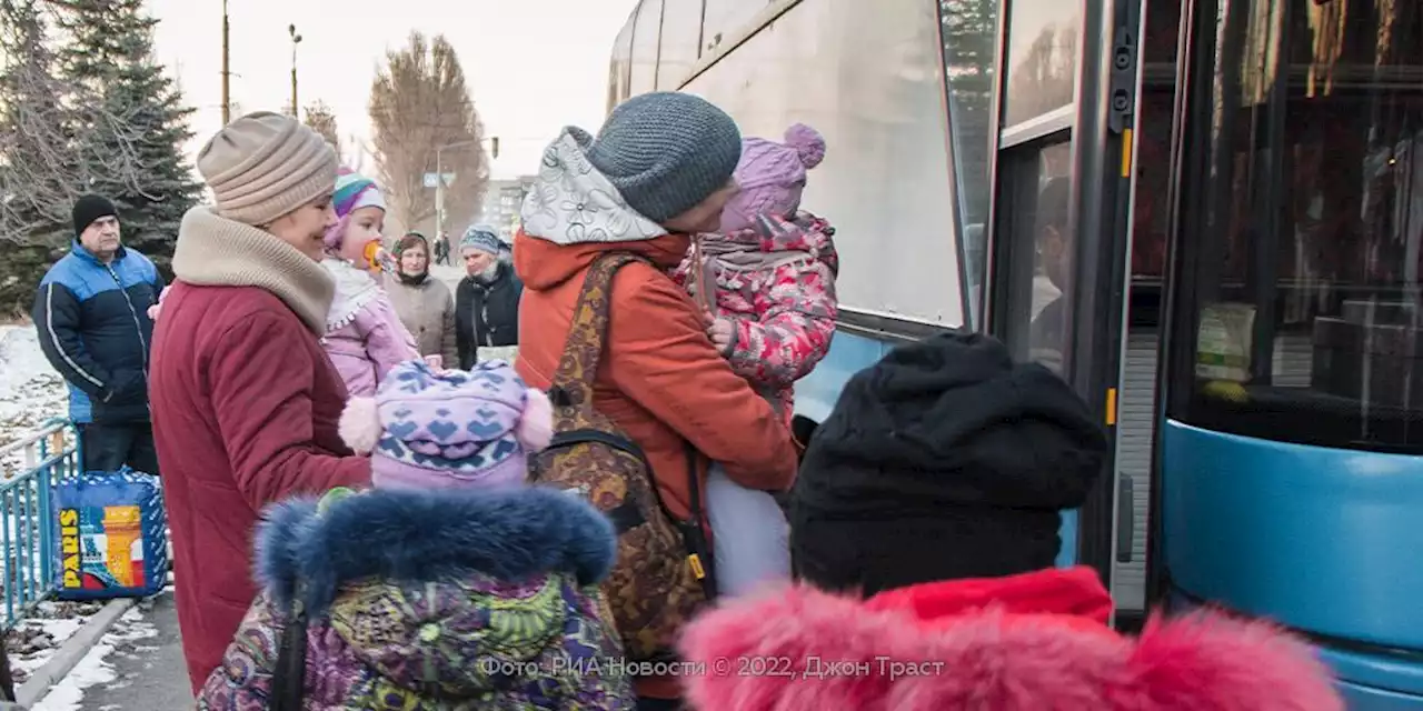 В Россию прибыли первые автобусы с эвакуированными из Донбасса