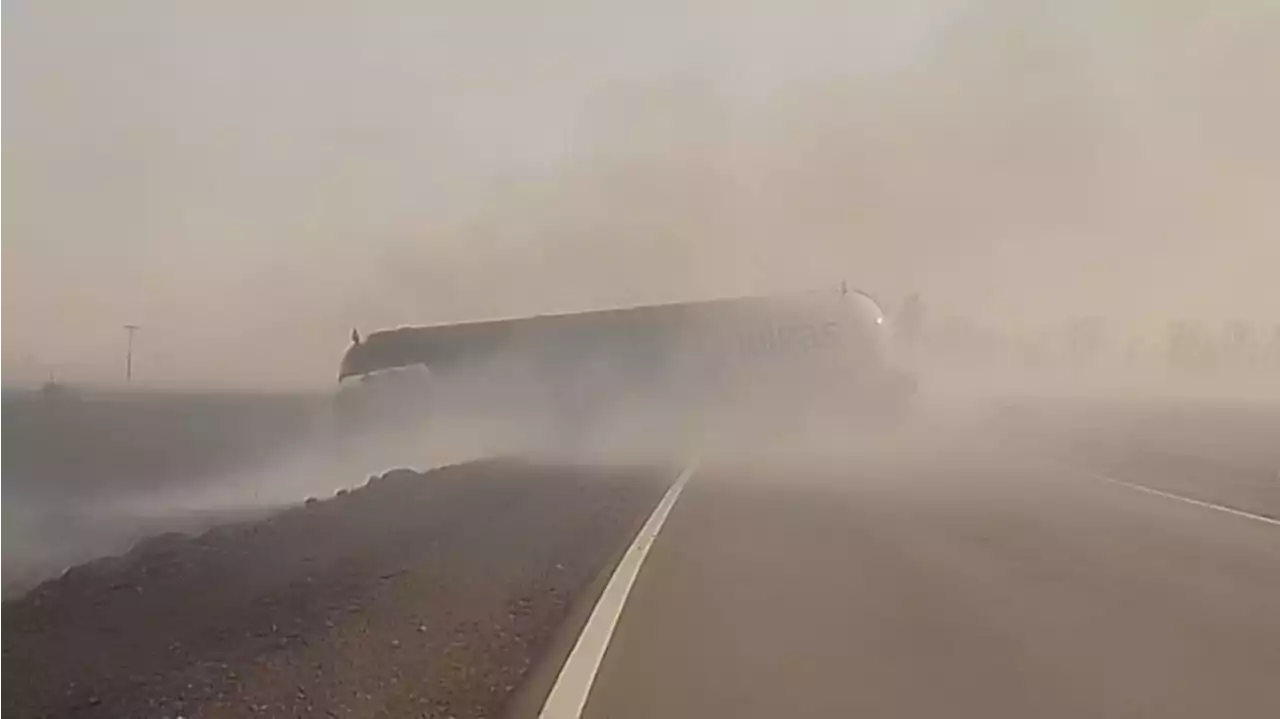 Corrientes incendiada: hay casas quemadas, accesos cerrados y un camión destruido por el fuego