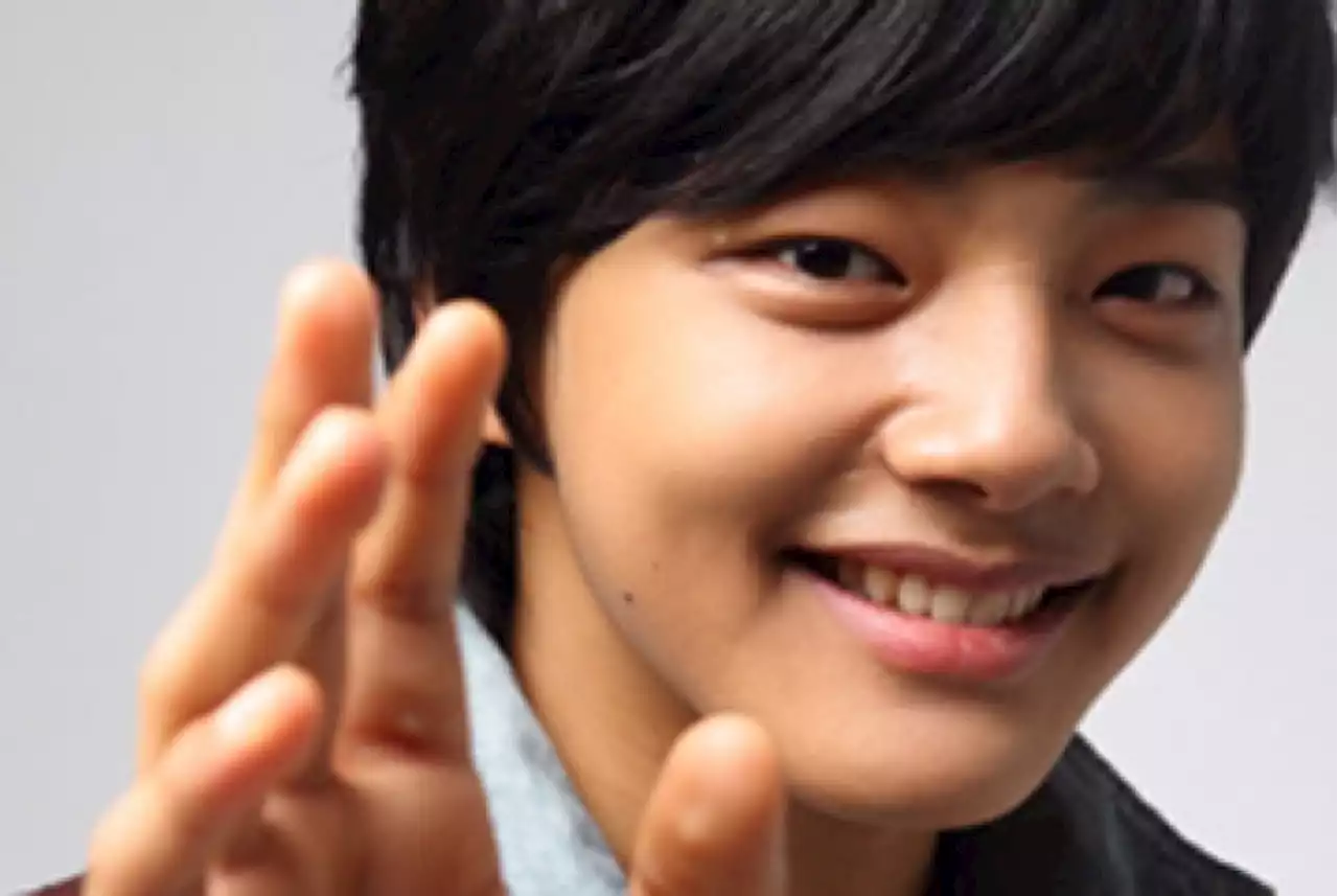 Jin Goo dan Rosé BLACKPINK Bintangi Iklan Diskon Toko Ritel |Republika Online