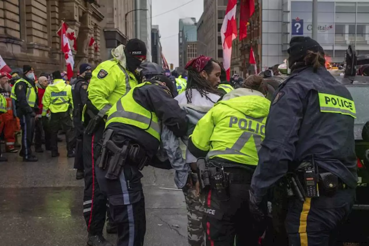 Canadian police start arresting protesters to end Ottawa blockade