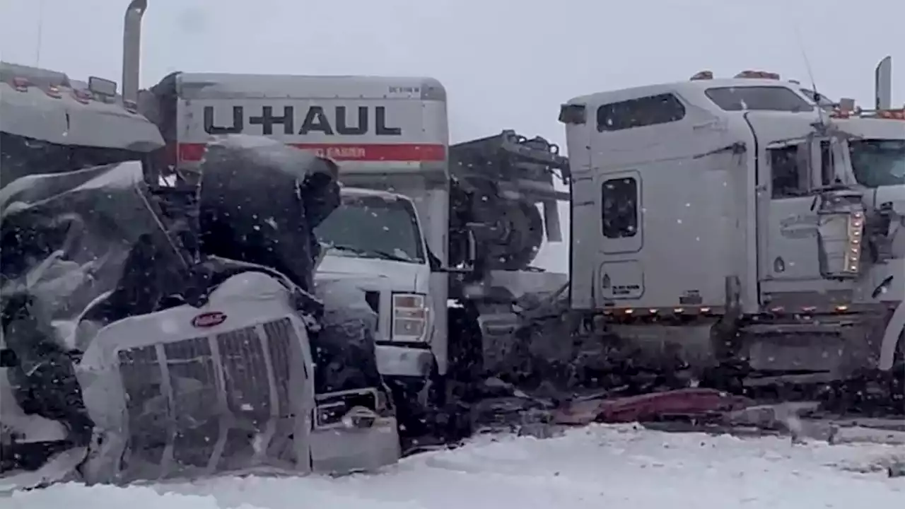 Snowstorm pileup shuts interstate in Illinois for 2nd day