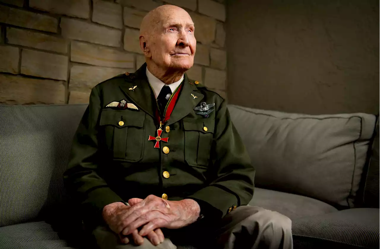 'Candy Bomber' who dropped sweets during Berlin airlift dies