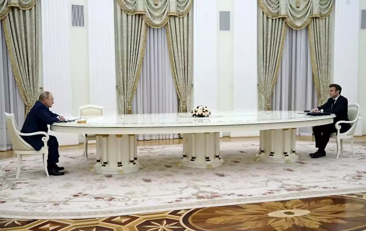 Hoping for peace: Italian craftsman claims Putin's table