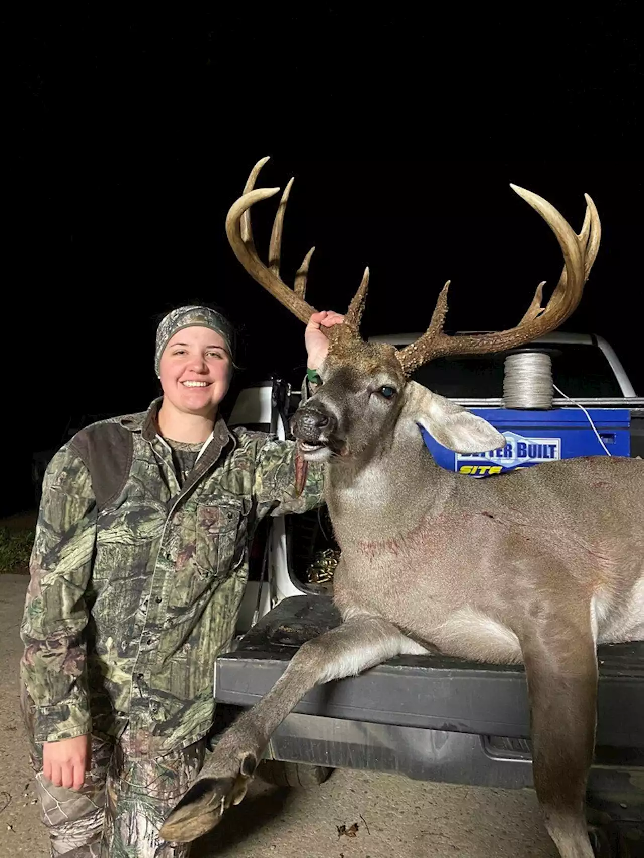 Tallassee Woman Wins Big Buck Photo Contest - Alabama News