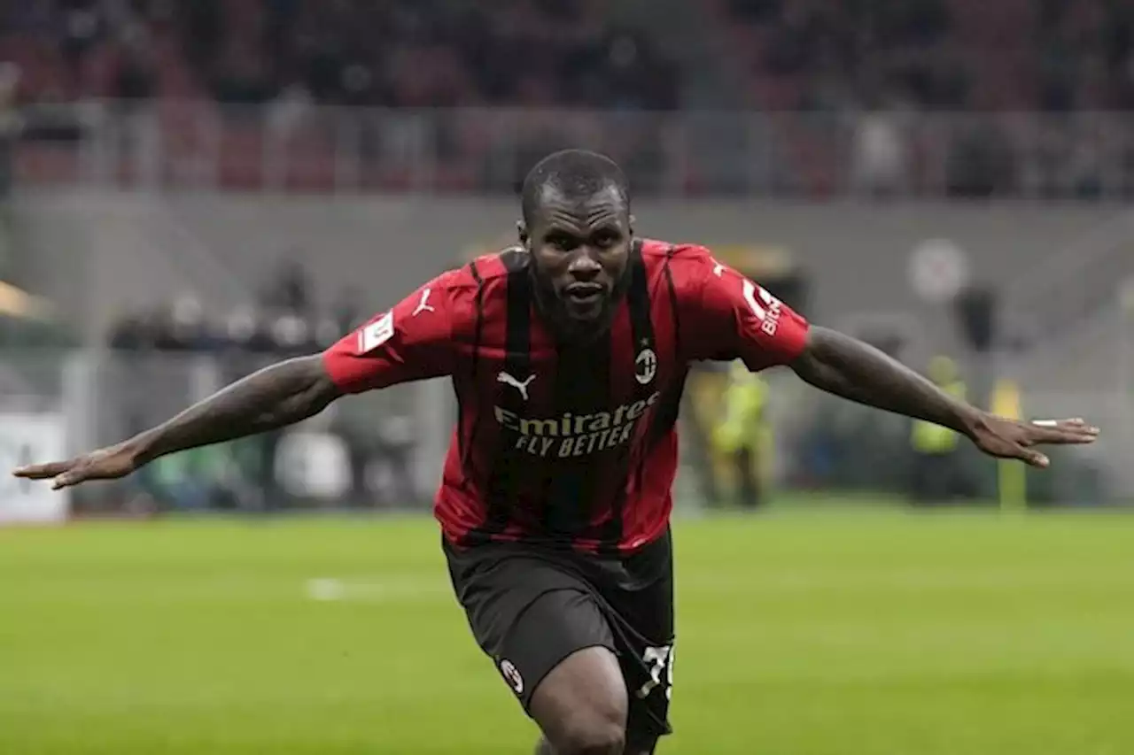 Franck Kessie Dicemooh Milanisti, Begini Respon Pioli - Bola.net