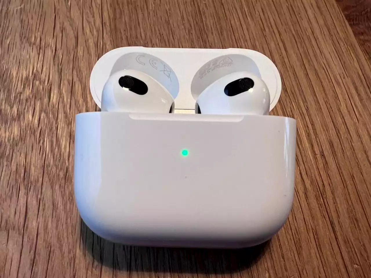 Apple AirPods To Gain Amazing Feature Update, Patent Hints