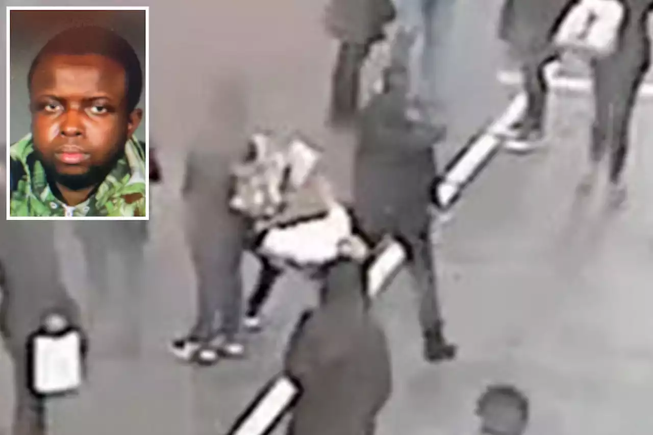 Man punches 4-year-old, kicks cop in afternoon Times Square attack