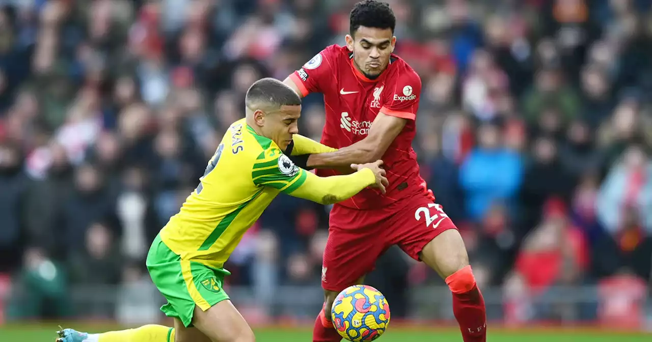 ¡Qué remate sacó! En la primera que tuvo, Luis Díaz casi moja ante el Norwich