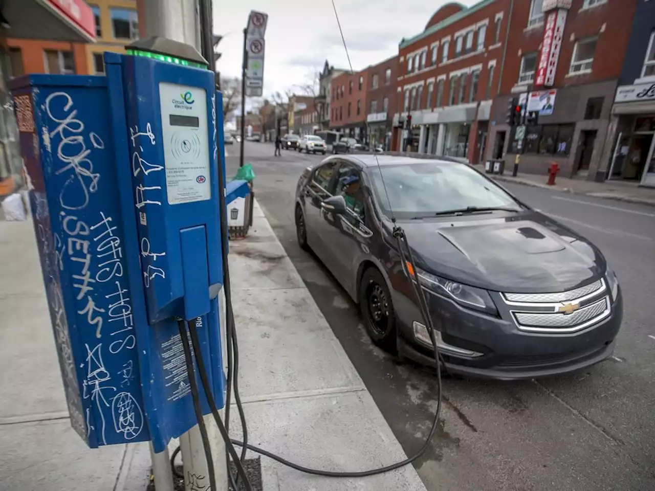 Most Canadians would consider EV, but worry about winter: survey