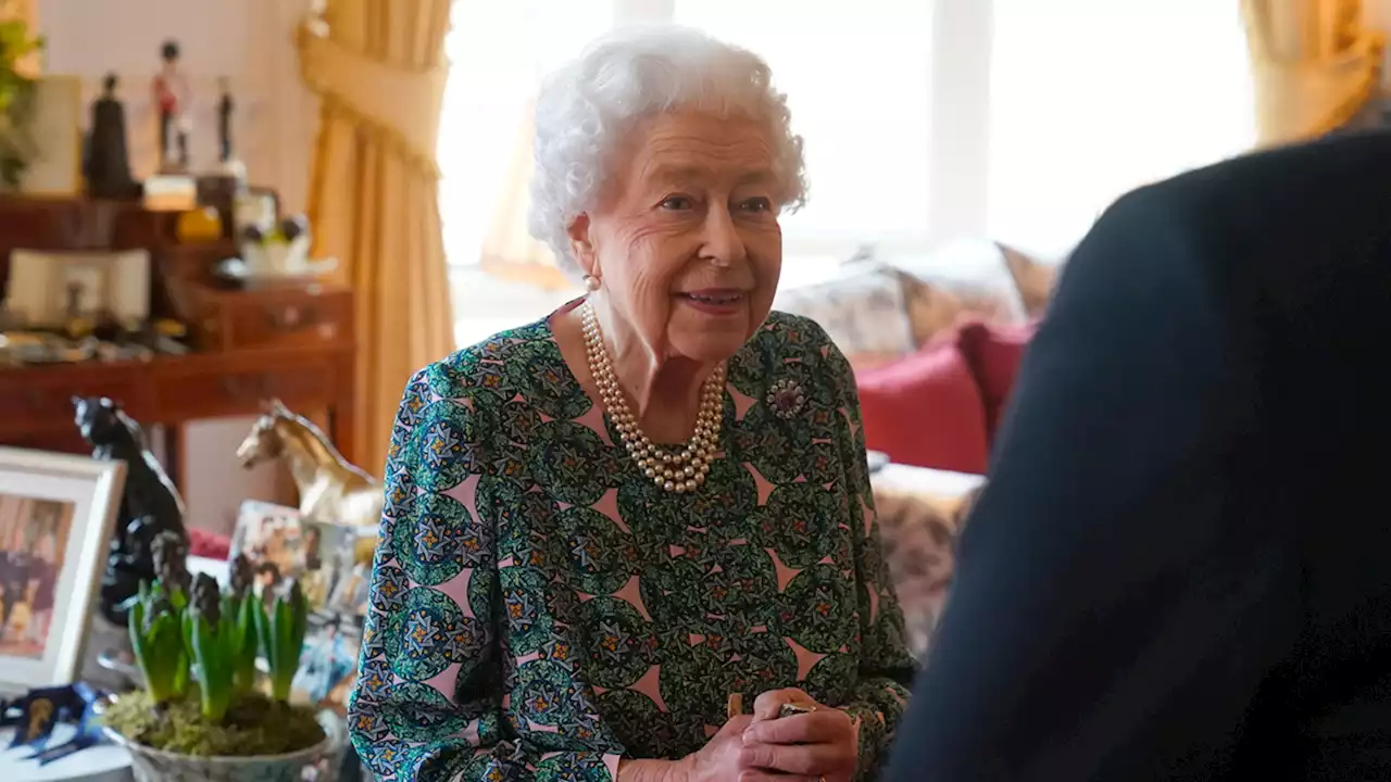 Queen Elizabeth II tests positive for COVID; mild symptoms