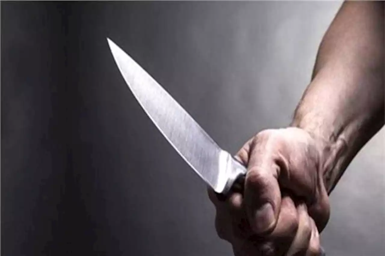 أب ينقذ نجلة من القتل على يد جارة بشرق الإسكندرية