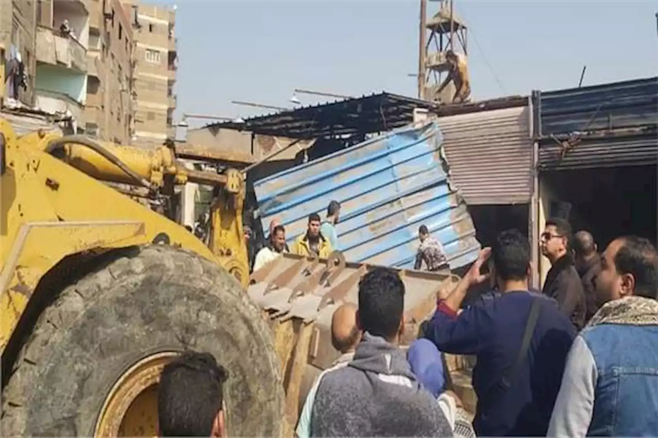 بعد سنوات من الزحام.. إزالة باكيات سوق المنيل بحي غرب شبرا الخيمة