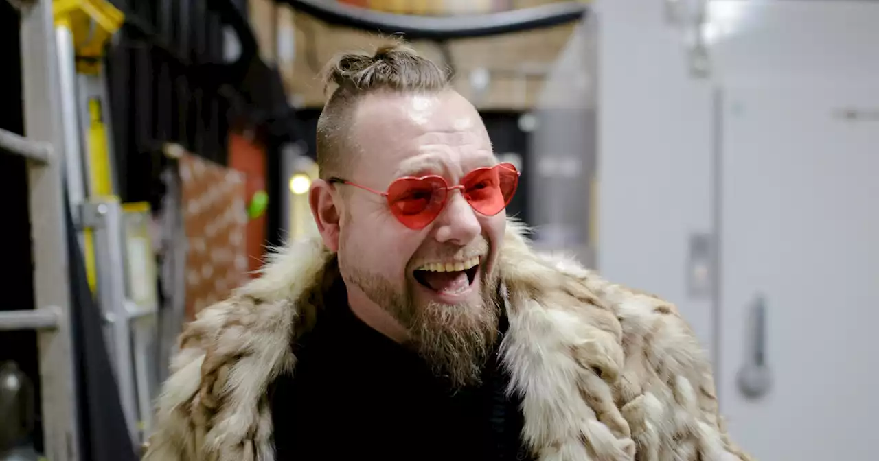 - Nå dundrer vi på