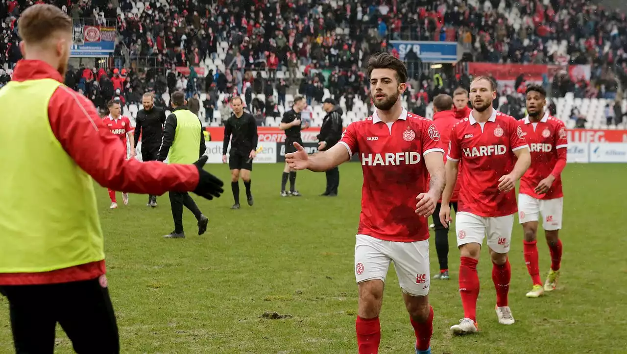 Regionalliga: Nach Böllerwurf – Spiel Rot-Weiss Essen gegen Preußen Münster abgebrochen