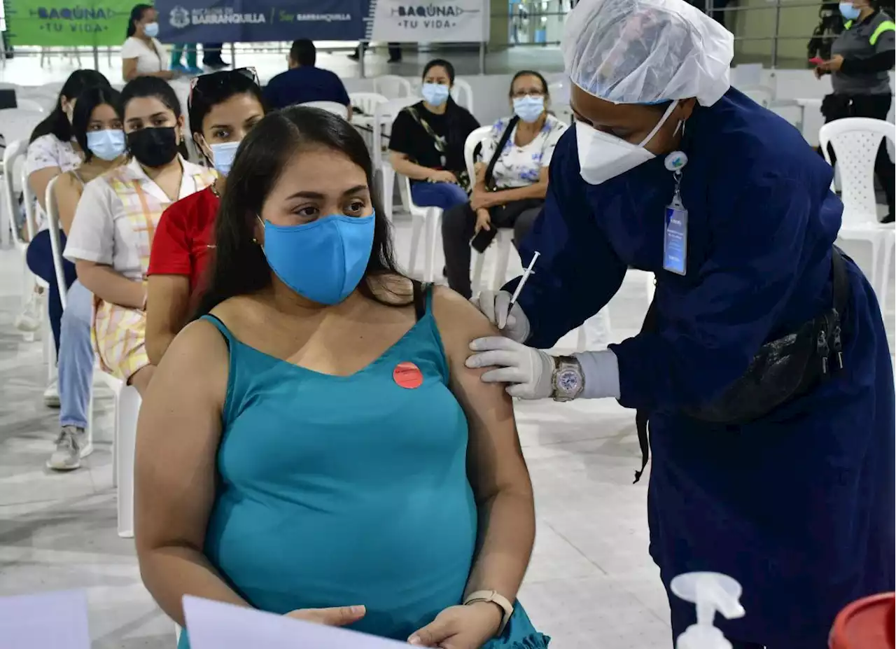 Mujeres gestantes a vacunarse: hay dosis disponibles en todos los municipios