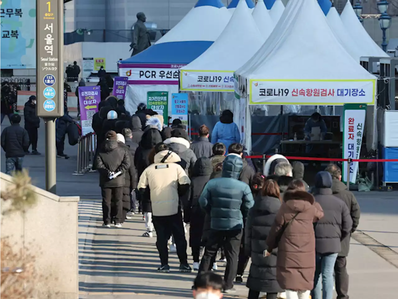 하루 10만명 코로나 확진…“검사·자가격리 무급휴가 쓰라고요?”