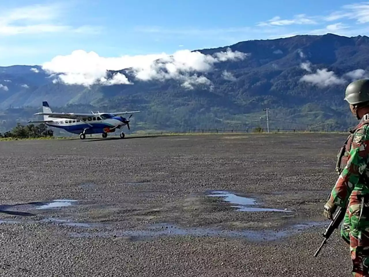 Kontak Tembak Masih Terjadi, Evakuasi Korban di Puncak, Papua, Tertunda