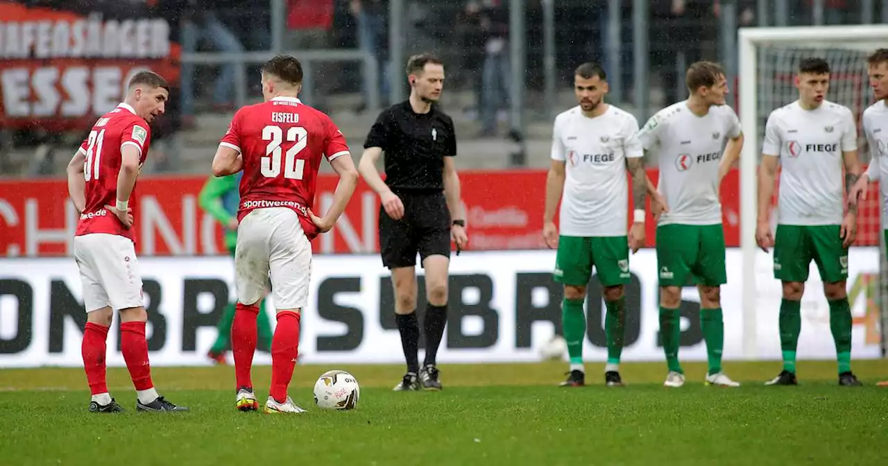 Regionalliga West: Spielabbruch bei Rot Weiss Essen vs. Preußen Münster nach Böller-Skandal