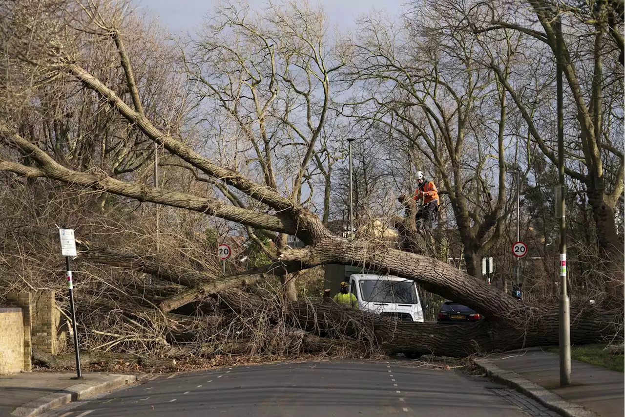 Minst 16 døde etter kraftig storm i Europa