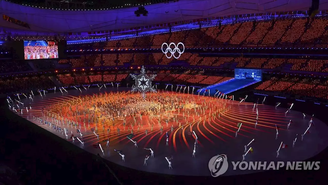 [올림픽] 한복 논란 일으킨 소수민족 대표의 오성홍기 운반식 없이 폐막 | 연합뉴스