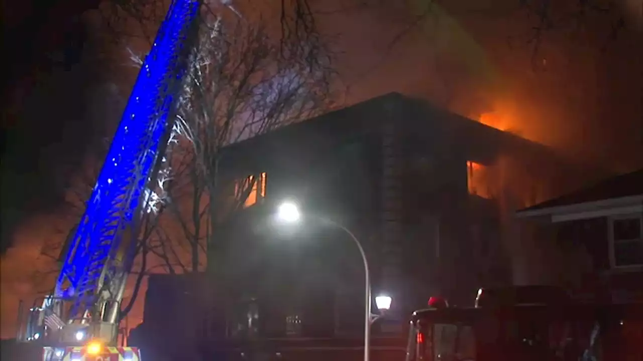 Chicago firefighters battle extra-alarm blaze in Albany Park bar