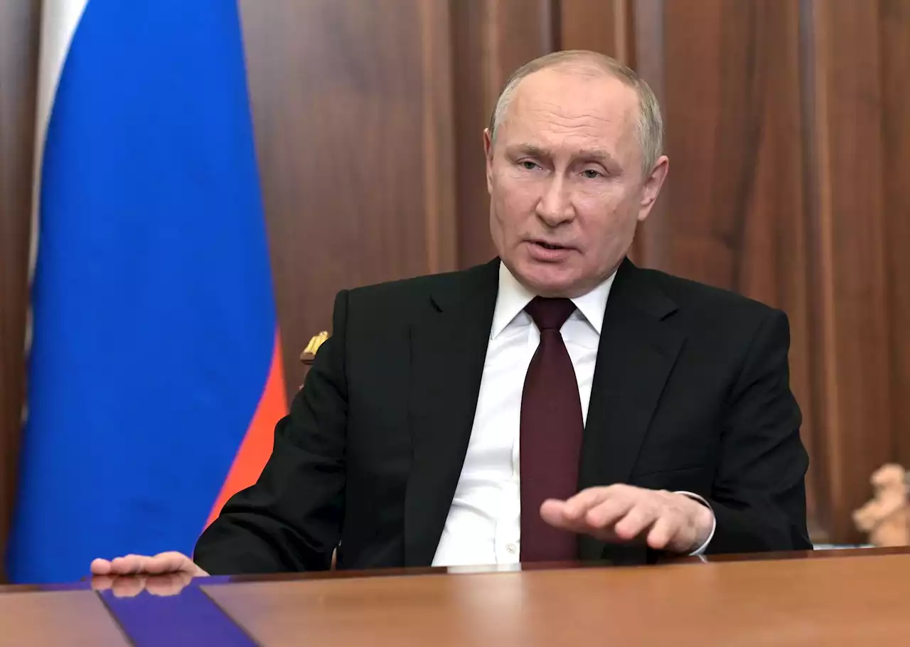 Putin recognizes separatist eastern Ukrainian regions