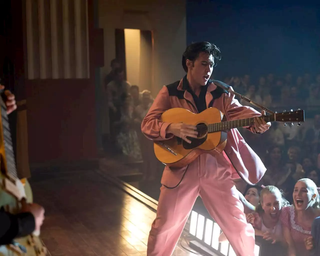 Tom Hanks Manages The King In First ‘Elvis’ Trailer