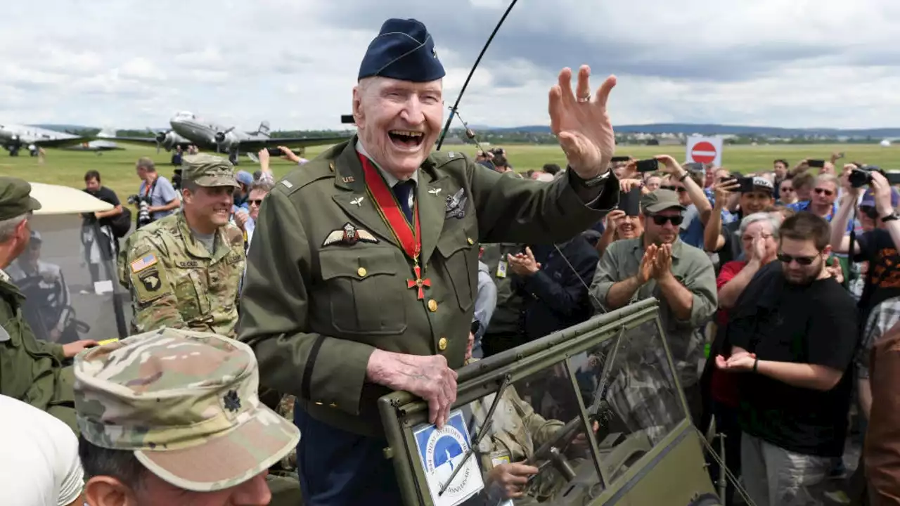 Gail Halvorsen, 'Candy Bomber' in Berlin Airlift, dies at age 101