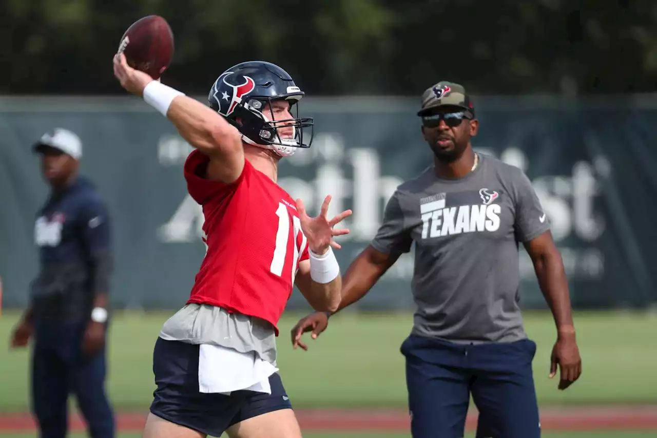 Lovie Smith completes first coaching staff with Texans